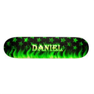 Daniel Skateboard grönt fire and flames design.