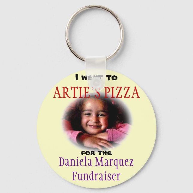 Daniela Fundraiser Nyckelring (Framsida)
