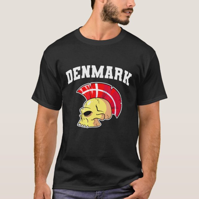 Danmark Flagga Mohawk Skull National Danmark Team  T Shirt (Framsida)