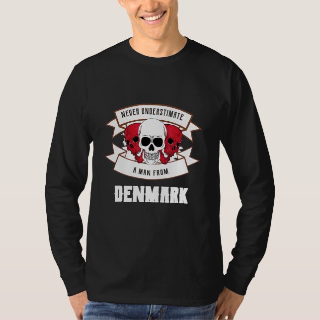 Danmark Underskatta Aldrig T Shirt (Framsida)