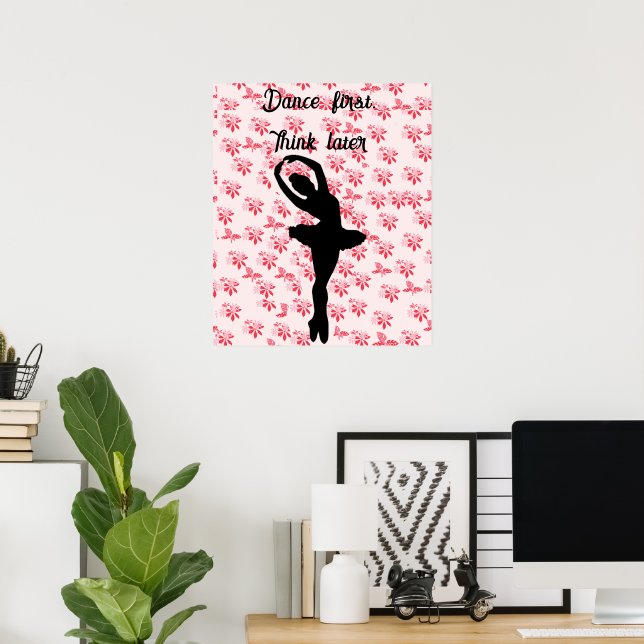 Dansa först, tänk senare | rosa blomsterballerina poster (Hemmakontoret)