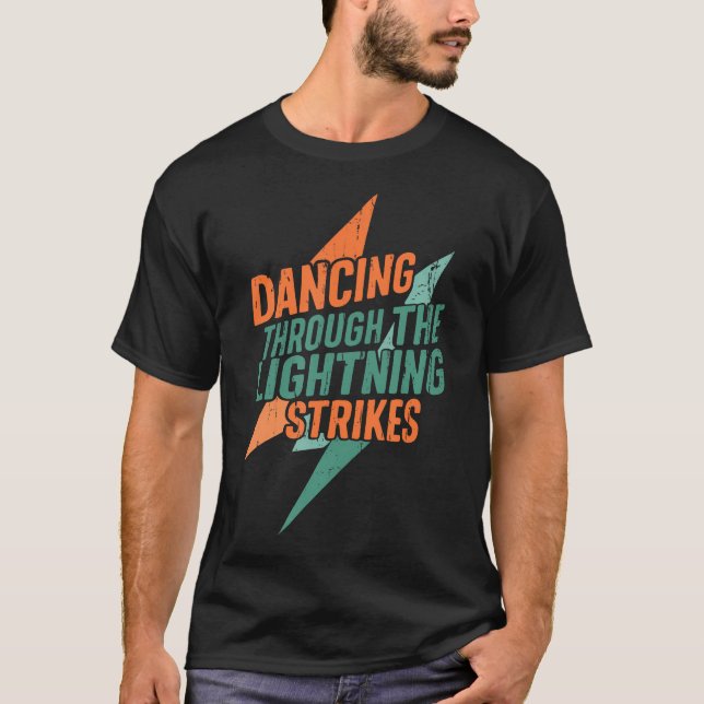 Dansa Genom Blixtnedslag T Shirt (Framsida)