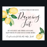 Dansande fötter skylt Flip Flops Bröllop Citroner<br><div class="desc">Ändra anteckningar och parnamn till designen,  för ytterligare anpassning (typsnittsfärg,  typsnittsstil,  ta bort eller flytta element,  ändra annan formulering),  klicka på Anpassa,  scrolla ned och klicka på länken "klicka för att anpassa ytterligare". ** Se hela kollektionen för matchande inbjudningar,  brudspelslekar,  taggar och skyltar som finns tillgängliga**</div>