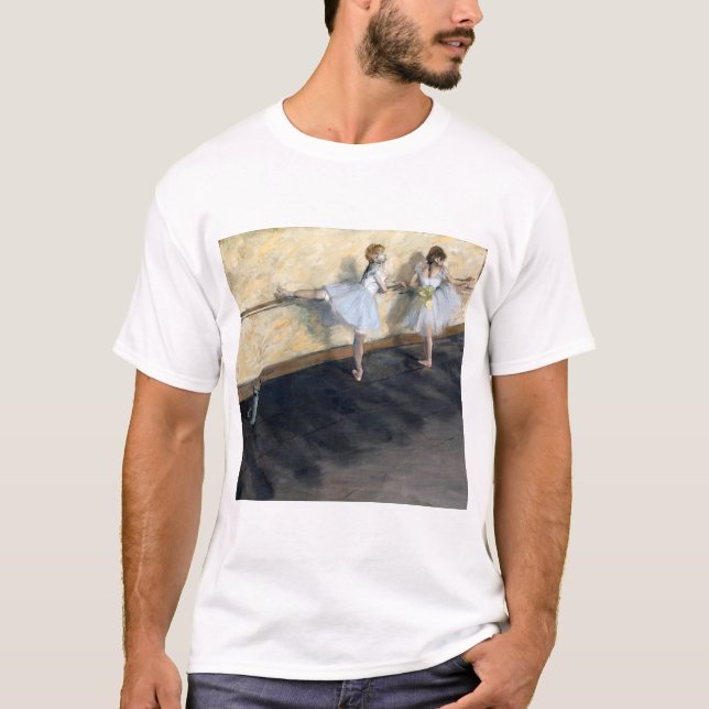 Dansar som är verksamma vid barren, Edgar Degas T Shirt (Framsida)