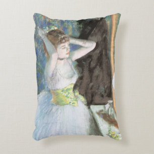 Dansare i sin påklädningsrum av Edgar Degas Prydnadskudde