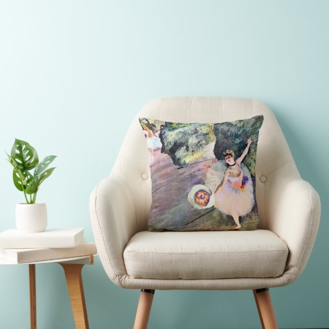 Dansare med en bukett blommor av Edgar Degas Kudde (Stol)