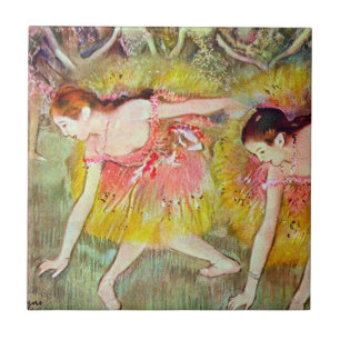 Dansare som böjer sig ned av Edgar Degas, balettko Kakelplatta
