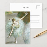 Danser i Grönt | Edgar Degas Vykort<br><div class="desc">Dancer in Grönt (1883) by Fransk impressionist artist Edgar Degas. Degas är berömd för hans pastellpastellprogram teckning och oljemålningar. Han var mästare i att skildra rörelse,  vilket framgår av hans många verk av balettdansare. Använda verktygen för att lägga till anpassningsbar eller anpassa bilden.</div>