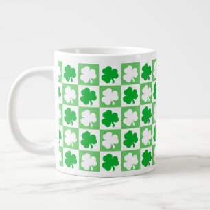Danskning av Grönt och vita shamrocks St Pats Iri Jumbo Mugg
