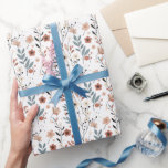 Danskt blommönster Vallmo Körsbärsblom Blommor Presentpapper<br><div class="desc">Lägg till en touch av naturen i din presentförpackning med vårt stiliserade blommönster.

Tillsätt en antydan av elegans till dina presenter med vårt pastellfärgade mönster. Upplev den rena och chic estetiken i denna abstrakta blommdesign.</div>