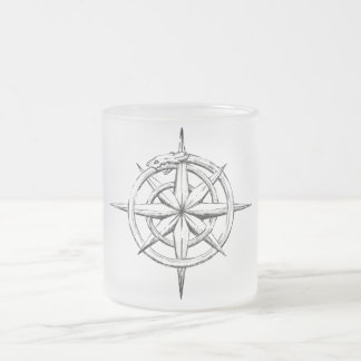 Danten verkställer muggen frostad glasmugg