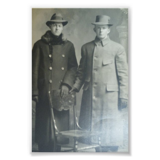 Dapper Brothers in Overcoats RPPC B&W Photo PRINT Fototryck (Framsidan)