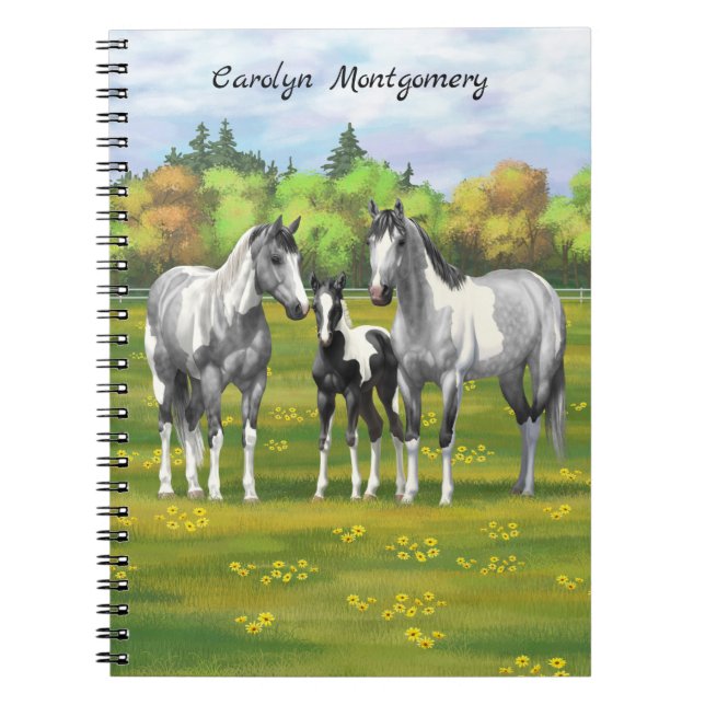 Dapple Grått Pinto Paint Horses in Summer Pastor Anteckningsbok (Framsidan)