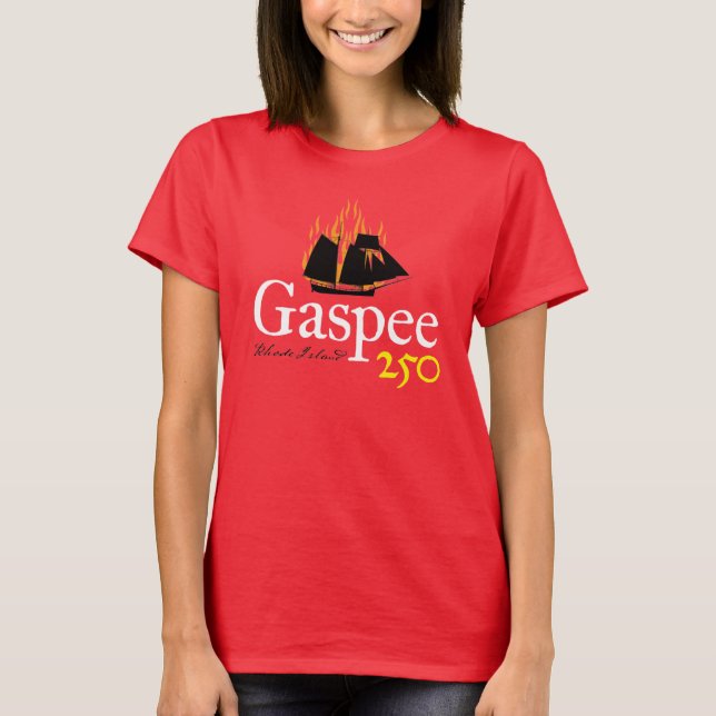 DAR Gaspee250 Rustic Logotyp på Red T Shirt (Framsida)
