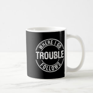 Där jag går följer problem Roliga matchande par B Kaffemugg