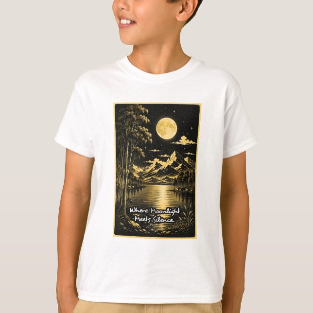 Där månljus möter tystnad Stillnattslandskap T Shirt (Framsida)