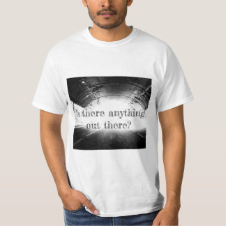 Där ute – Existentiell Fråga T-Shirt