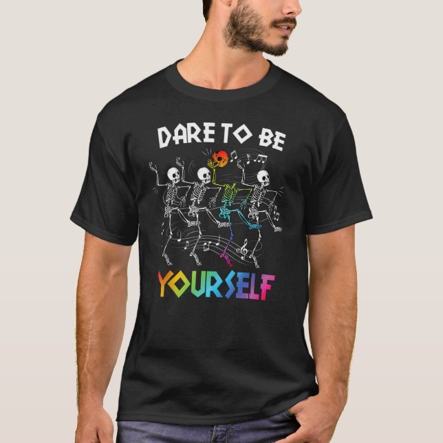 Dare To Be LGBT Pride Yourself Rainbow Skeleton Da T Shirt (Framsida)