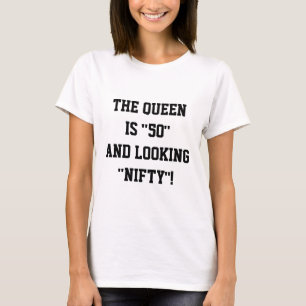 DÄREN ÄR "50" OCH TITTAR "NIFTY" T-SHIRT