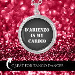 D'Arienzo är min kardio Tanguero Argentine Tango Silverpläterat Halsband<br><div class="desc">Den här fantastisk Tango-halsbandet får alla att veta att du lever argentinsk tango. Det gör också perfektens födelsedag,  jul,  Alla hjärtans dag eller Mors dag-gåva till Tango Addict. Du kan köpa bulkvaror åt dina tango-vänner.</div>