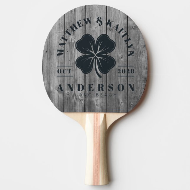 Dark Clean Gray Wood Irish Clover Wedding Crest Pingisracket (Framsidan)