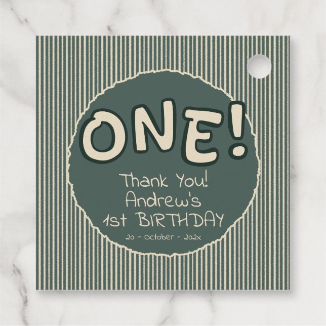 Dark Green Stripes 1st Birthday Gåvor Etiketter (Baksida)