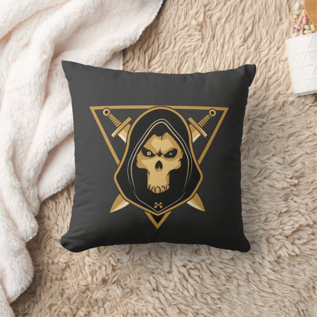 Dark Hooded Skull Throw Pillow Kudde (Filt)