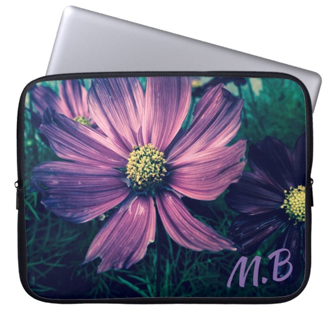 Dark Purple Flowers Photo Art Monogram Laptop Fodral (Framsidan)