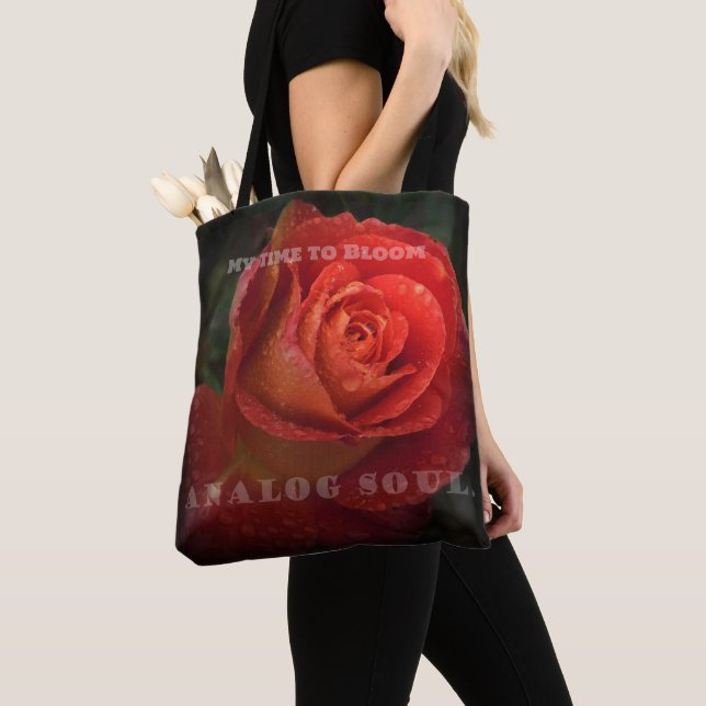Dark Red Rose Macro Analog Soul Black Tote Bag Tygkasse (Närbild)