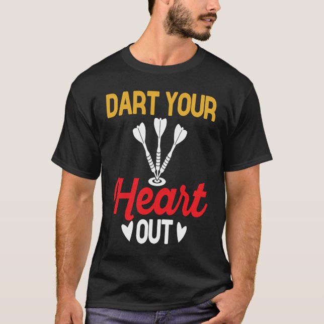 Dart Board, Dart Your Heart Out, Dar for Teams T Shirt (Framsida)