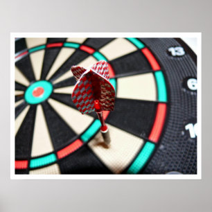 Dart i Dartboard Poster