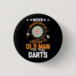 Dart Player underskattar aldrig en gammal man som Knapp