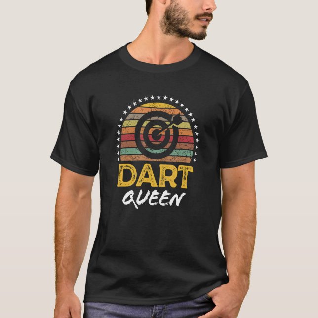 Dart Queen Woman Female League Player Graphic T Shirt (Framsida)