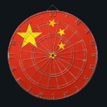 Dartboard med Flagga av China Piltavla<br><div class="desc">Förvandla ditt spelrum till ett firande av det kinesiska arvet med vår rityta som har flagga China! Denna ritbräda, som med stor noggrannhet och noggrannhet är utformad för detaljer, visningar stolt det ikoniska röda fält med fem gulter av den kinesiska flagga, som symboliserar nationens enighet och revolutionära anda. Vare sig...</div>