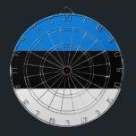 Dartboard med Flagga av Estland Darttavla<br><div class="desc">Lägg till en roligt och patriotisk twist i ditt spelrum med den här pulserande ritytan som innehåller Estlands flagga! Denna unika designade ritbord blandar ihop fritiden med det nationella pridet och visar den estniska flagga feta, svarta och vita på ett sätt som förvandlar varje spel till en firande av kulturarvet....</div>
