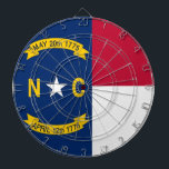 Dartboard med Flagga av North Carolina, USA Piltavla<br><div class="desc">Visa upp din statliga stolthet på ett unikt och funktionellt sätt med vår exklusiv dart board med flagga North Carolina! Den här ritytan är designad för att kombinera ett kärlek för spelet med kulturellt pride, skapar det mer än bara ett mål, det är firande av North Carolinas rik- och vibrationsidentitet....</div>