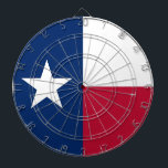 Dartboard med Flagga av Texas, USA Piltavla<br><div class="desc">Höj ditt spelrum med vår träffande ritbord med flagga Texas! Den här ritytan är uppgjord med stor uppmärksamhet på detaljer och firar Lone Star-statens rik och kulturella pride. I designen visas stolt den ikoniska ensamstjärnan med ett lodrät blått rand och vågrät vita och röda ränder, som symboliserar Texas självständighet och...</div>