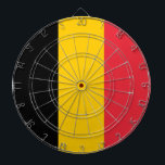 Dartboard med Flagga i Belgien Darttavla<br><div class="desc">Förvandla ditt spelrum till en hyllning till det belgiska arvet med vår tavla med flagga i Belgien! Detta ritbord, som med stor noggrannhet och noggrannhet har utformats, visningar stolt det belgiska flagga koniska svarta, gult och röda lodrät rand, som symboliserar nationens rik och kulturella pride. Vare sig man har belgiska...</div>