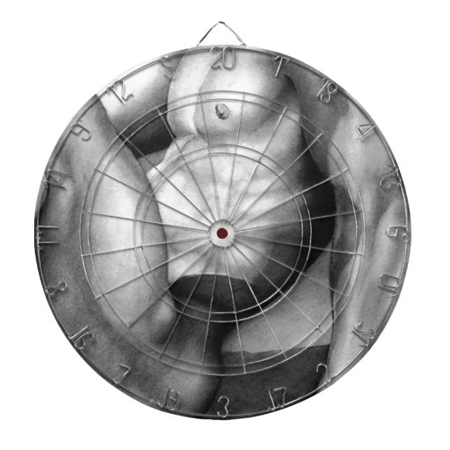 dartboard smakfull masculine man-nude bodybuilding piltavla (Framsidan)