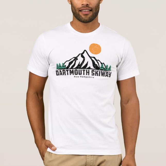 Dartmouth Skiway Sunset Retro T-Shirt (Framsida)