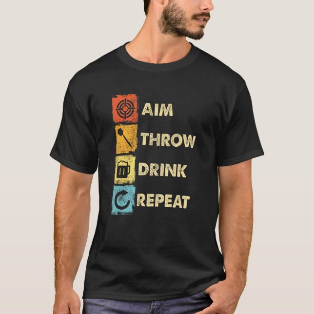 Dartspelare som kastar pilar Tips 4 T Shirt (Framsida)