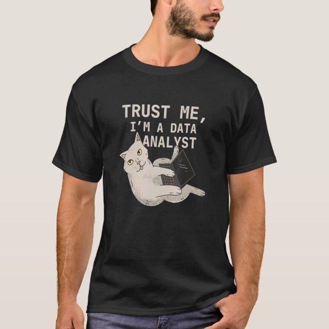 Data Analyst Cat Data Analysis Science Analyst in T Shirt (Framsida)