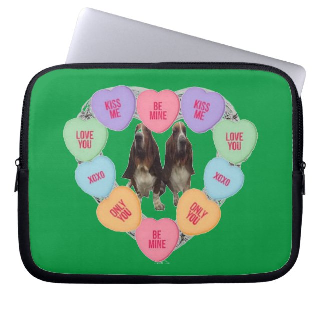 Datorfodral Candy Love Hearts med Bassets (Framsidan)