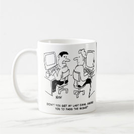 Datoroperatörens e-postmeddelanden som begär socke kaffemugg