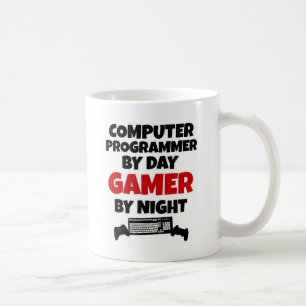 Datorprogrammerare efter dagspelaren per natt kaffemugg