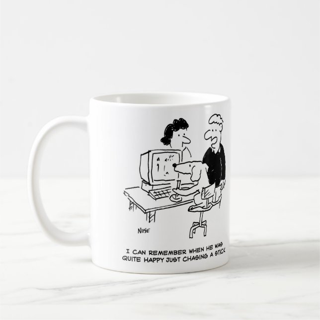 Datorspel spelas upp i hund kaffemugg (Vänster)