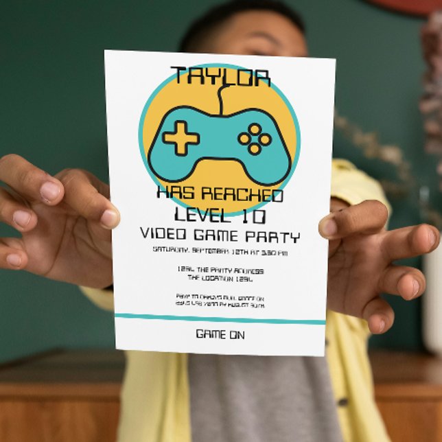 Datorspelaren för videospel - uppspelning från föd inbjudningar (Computer Video Game Player Leveling Up Birthday Invitation
by Ricaso Reached a new level / age gamer)