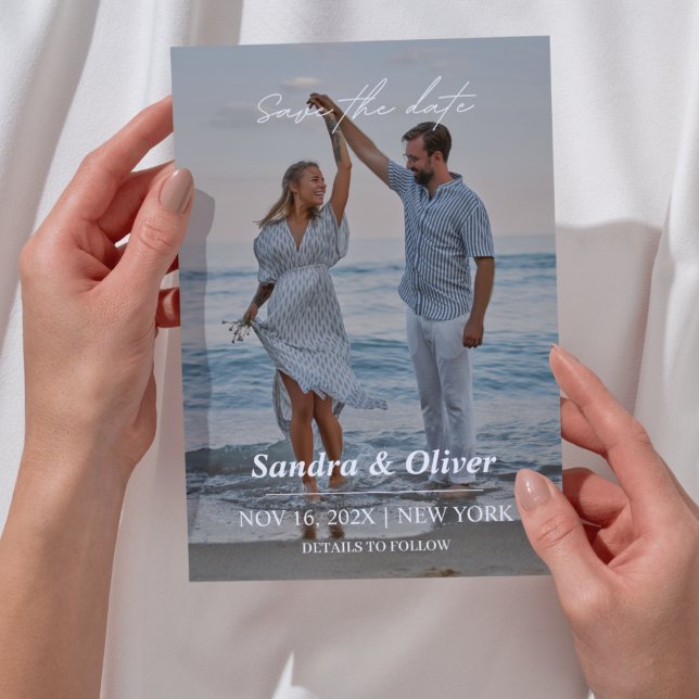Datumkortet för det moderna skriptfotot i Bröllop  Spara Datumet (Beach Photo Save The Date Wedding Invitation)