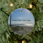 Daufuskie Island Hilton Head South Carolina Beach Julgransprydnad Keramik<br><div class="desc">Fira Daufuskie-öns serenskönhet med denna charmerande prydnad, med en stillastående strandscen och en skicklig svällande handflatan träd. Den invecklade designen fångar öns kustbelägenhet, skapar den som ett tillägg till din helgdag eller en påminnelse om ditt besök varje år. Den här prydnadsformen är uppgjord med försiktighet och för med sig en...</div>