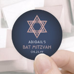 David Blåstjärna för bat mitzvah Guld-flottan i Ro Runt Klistermärke<br><div class="desc">Tillsätt en personlig som avslutar beröring till bat mitzvah tackkort eller gynnar med dessa elegant marinblå, vita och rosa runda klistermärken/kuvertförseglingar. All text är enkel att anpassa eller ta bort. Utformningen har en enkel modern marin blå bakgrund, ro guld faux metallic foil Star of David och snyggt art deco inspirerad...</div>